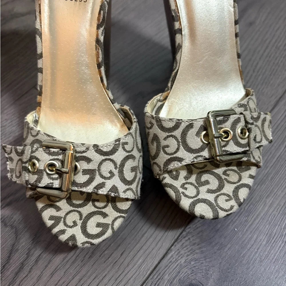 Y2K G By Guess Faux Wood Tan Logo Sultry Wedges Buckle Strappy Stylish Club Sexy